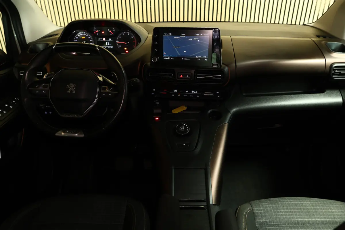 1.2 Puretech GT-Line AUT CARPLAY CAM NAV PANO DAB STOELVW '21