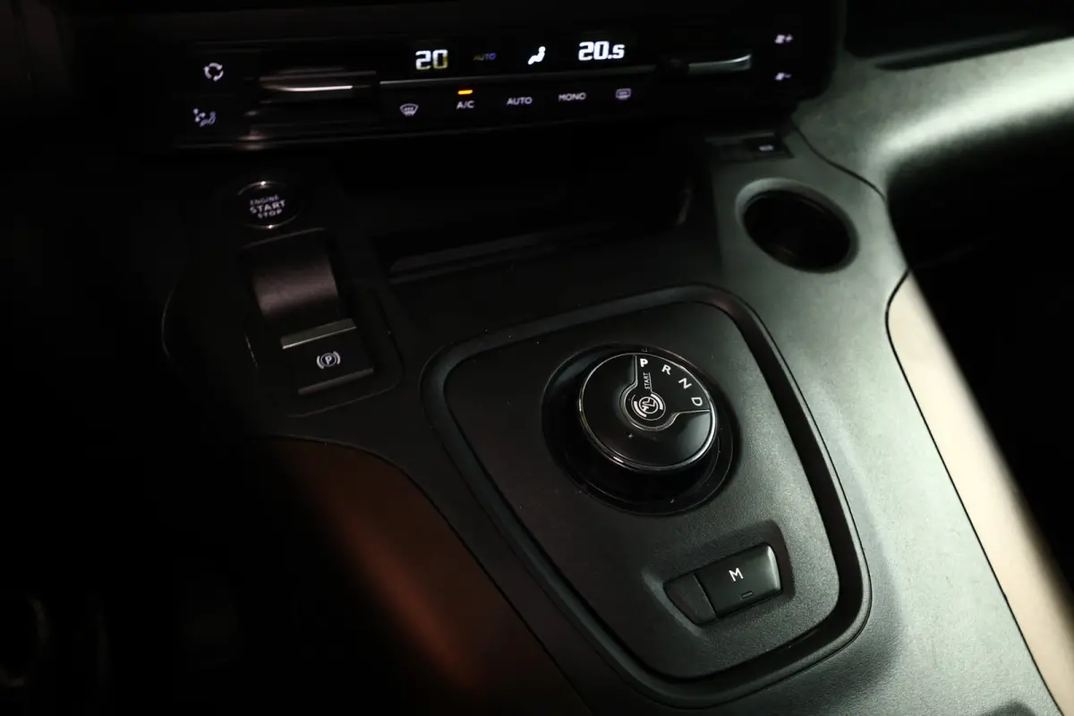 1.2 Puretech GT-Line AUT CARPLAY CAM NAV PANO DAB STOELVW '21