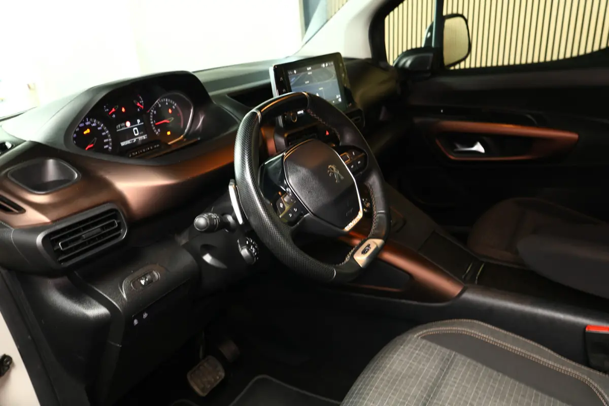 1.2 Puretech GT-Line AUT CARPLAY CAM NAV PANO DAB STOELVW '21