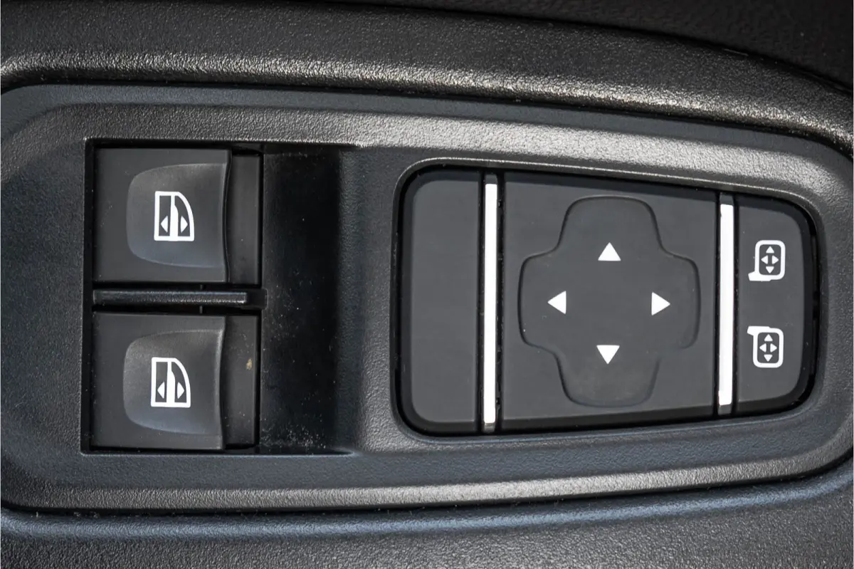 **L2H1 | 150 PK | LED | 9-Zits | Cruise | Navi | Airco**