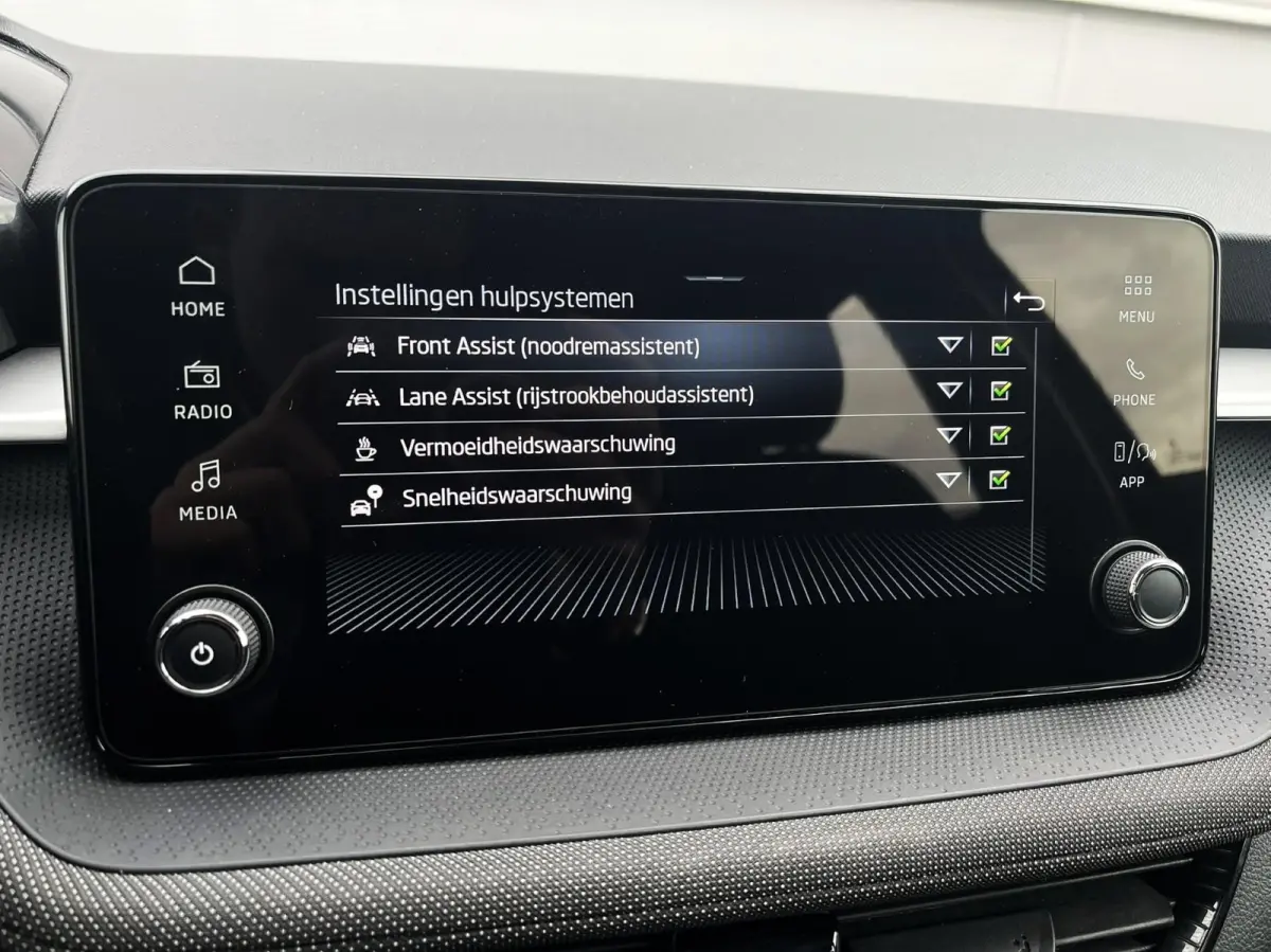 1.0 TSI 95pk Business Edition | Smartlink Navigatie | Stoelverwarming | Camera
