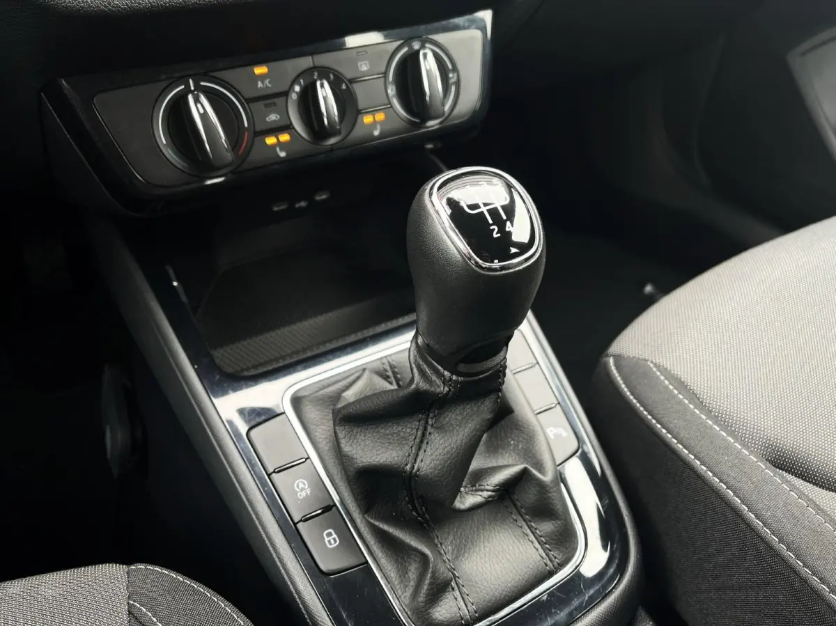 1.0 TSI 95pk Business Edition | Smartlink Navigatie | Stoelverwarming | Camera