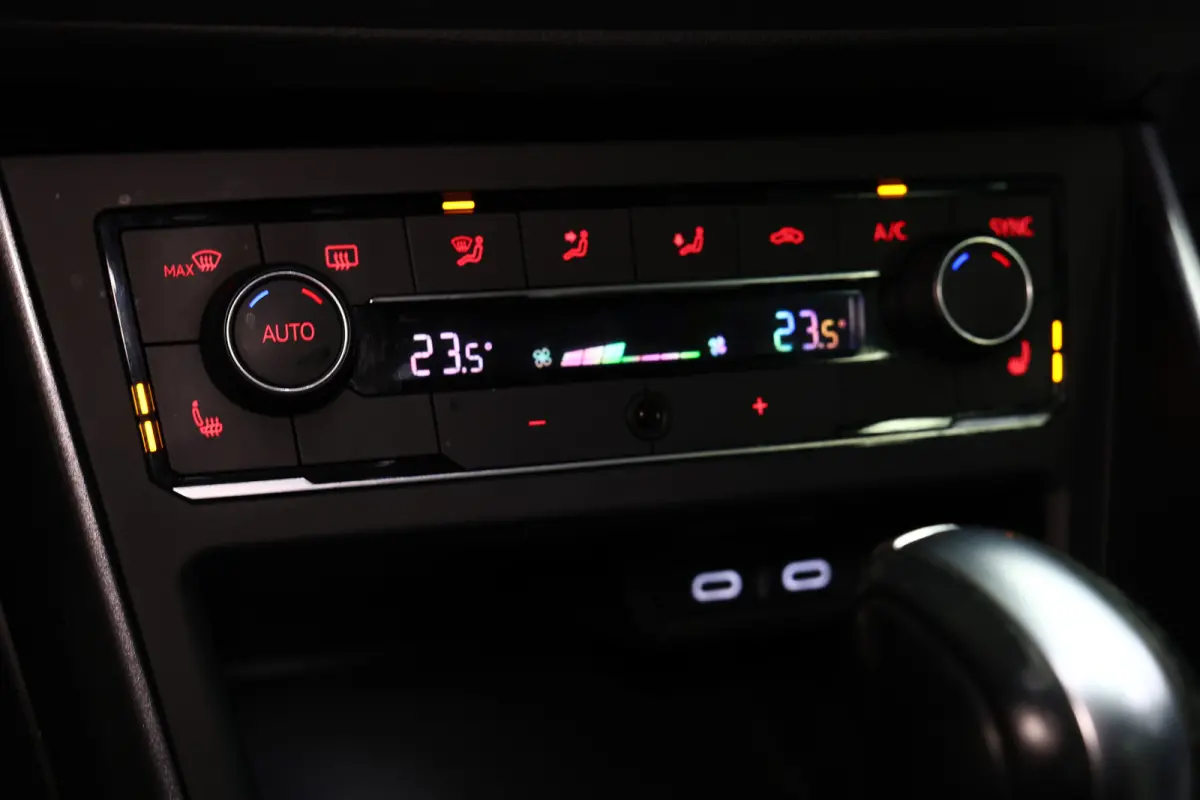 1.0 TSI Highline VIRTUAL PANODAK NAVI ACC CAMERA ECC '20