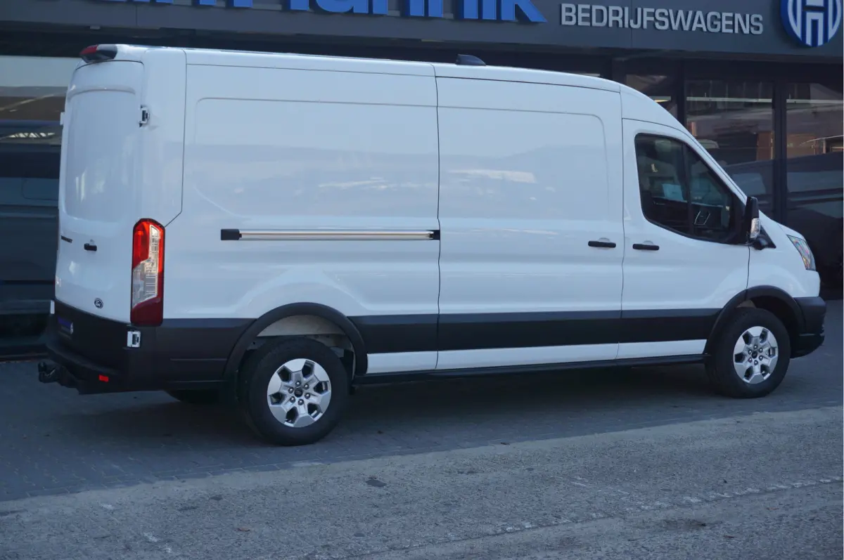 350L 130PK L3H2 BPM VRIJ!! Sync4 Navi, 360 Camera, LM Velg, Trekhaak!! NR. A286