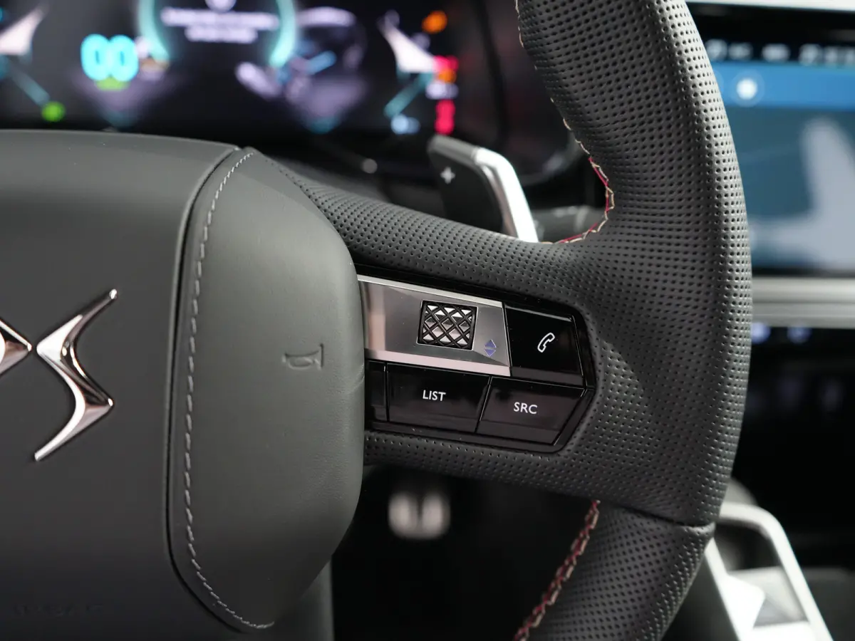 Ligne Business | 10" capacitive touchscreen (personaliseerbaar) | DS IRIS System | Mirror Screen (Apple Carplay, Android Auto)
