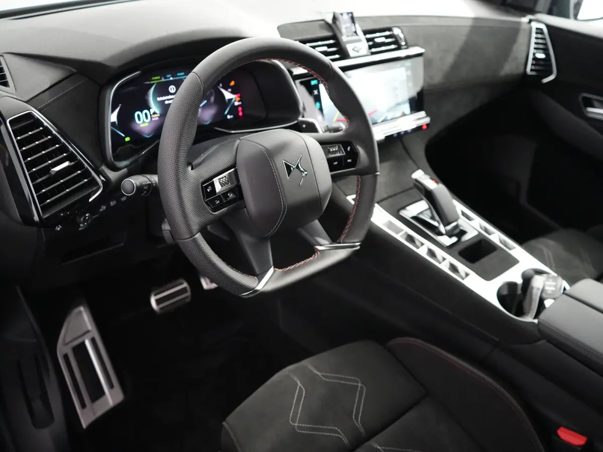 Ligne Business | 10" capacitive touchscreen (personaliseerbaar) | DS IRIS System | Mirror Screen (Apple Carplay, Android Auto)