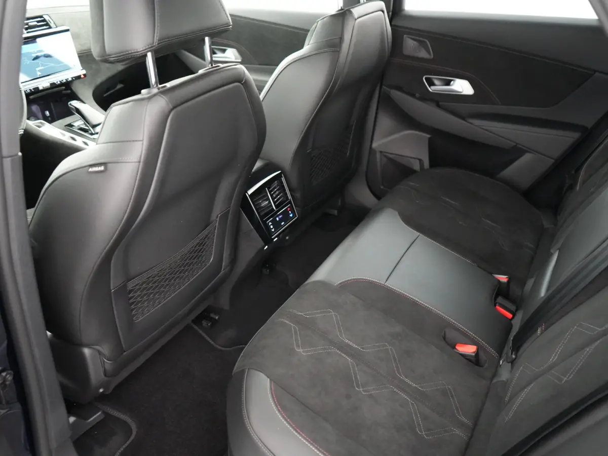Ligne Business | 10" capacitive touchscreen (personaliseerbaar) | DS IRIS System | Mirror Screen (Apple Carplay, Android Auto)