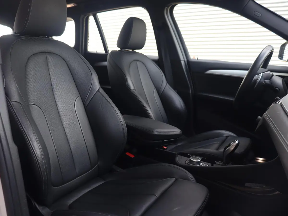 sDrive20i | High Executive | Sport Line | Panodak | Head-Up | Comfort Access | Parking Pack | Sportstoelen | Verwarmd Stuurwiel | 18'' LMV