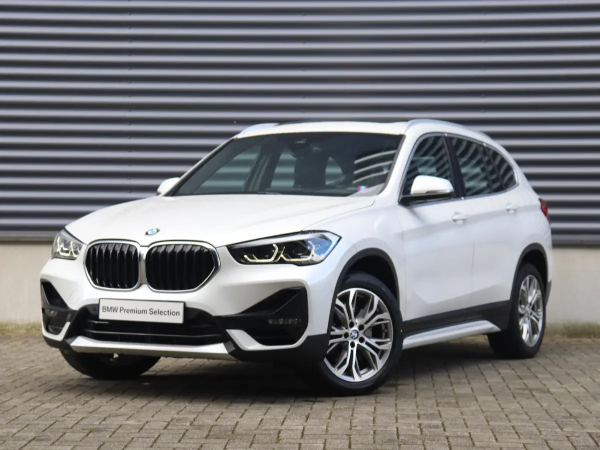 sDrive20i | High Executive | Sport Line | Panodak | Head-Up | Comfort Access | Parking Pack | Sportstoelen | Verwarmd Stuurwiel | 18'' LMV