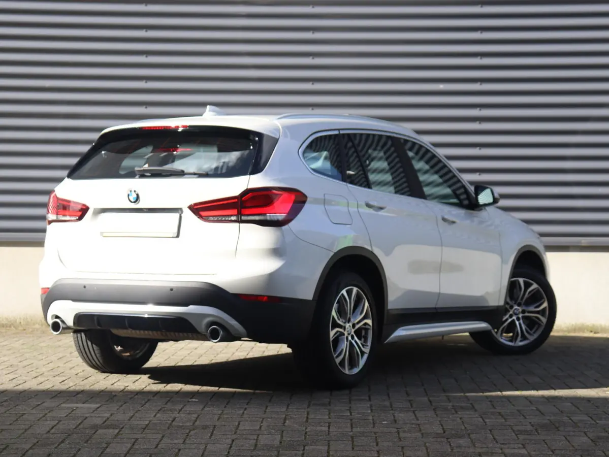 sDrive20i | High Executive | Sport Line | Panodak | Head-Up | Comfort Access | Parking Pack | Sportstoelen | Verwarmd Stuurwiel | 18'' LMV