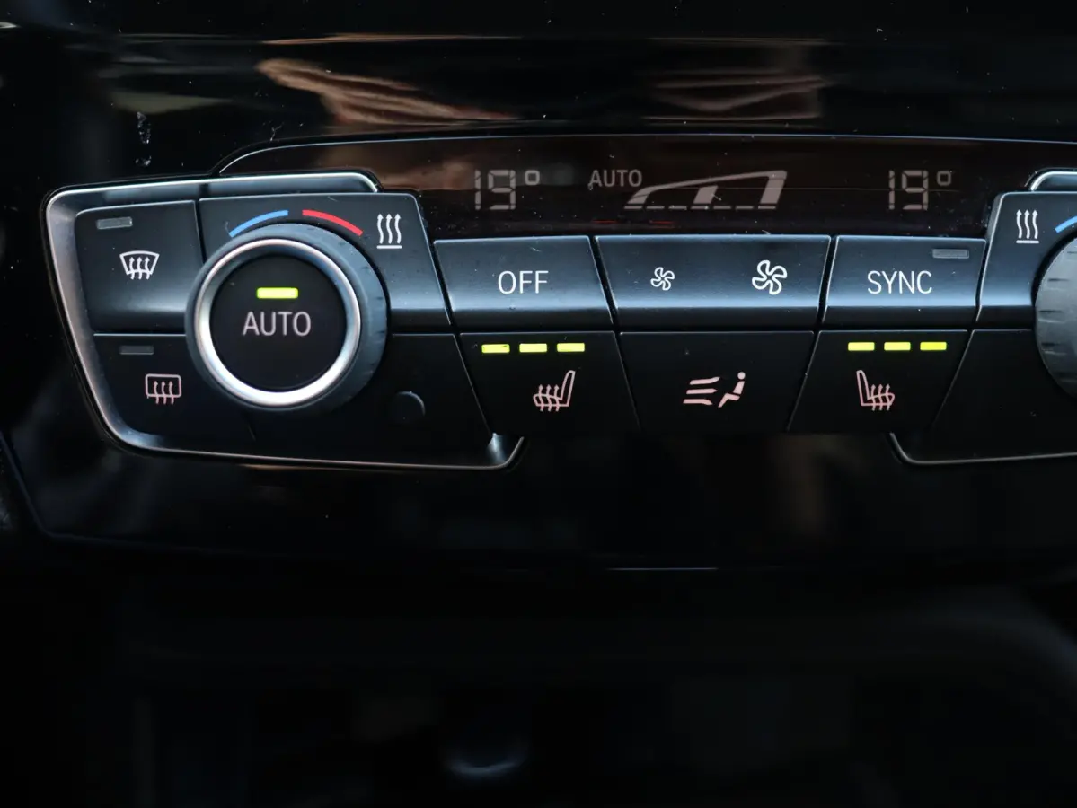 sDrive20i | High Executive | Sport Line | Panodak | Head-Up | Comfort Access | Parking Pack | Sportstoelen | Verwarmd Stuurwiel | 18'' LMV