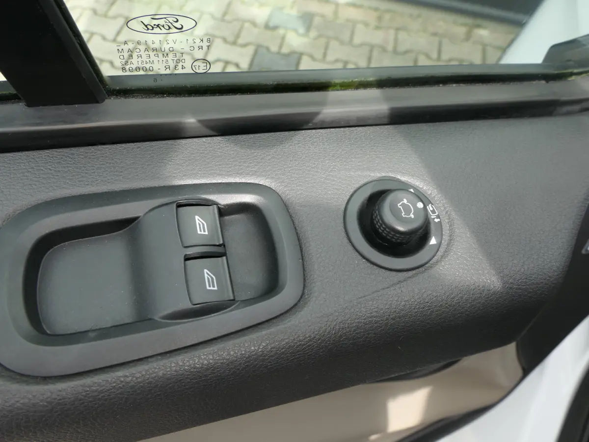 290 2.2 TDCI L2H1 Trend DC | Dubbele Cabine | 5-Persoons | Trekhaak | Camera | Stoelverwarming | Verwarmde Voorruit | Navigatie