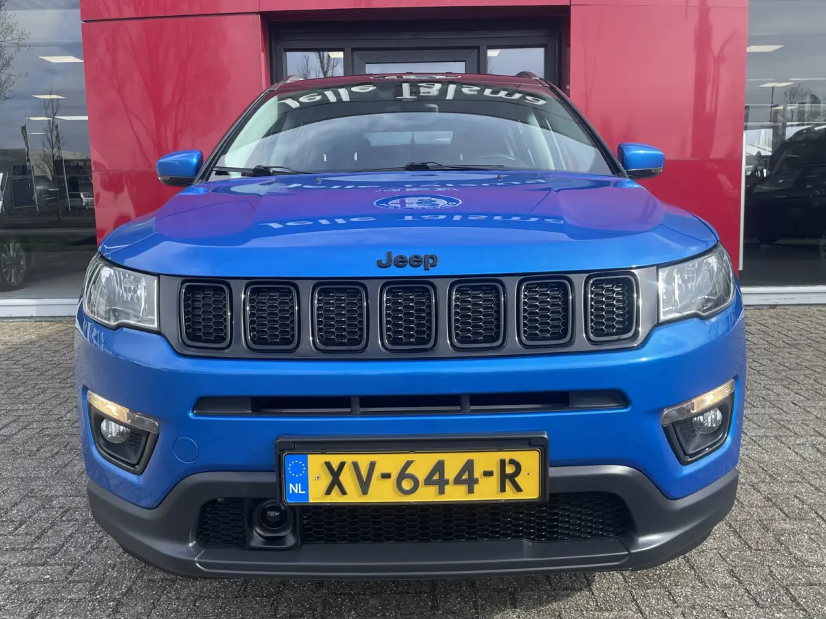 1.4 MultiAir Night Eagle | Blauw metallic met zwart dak | Zwarte velgen