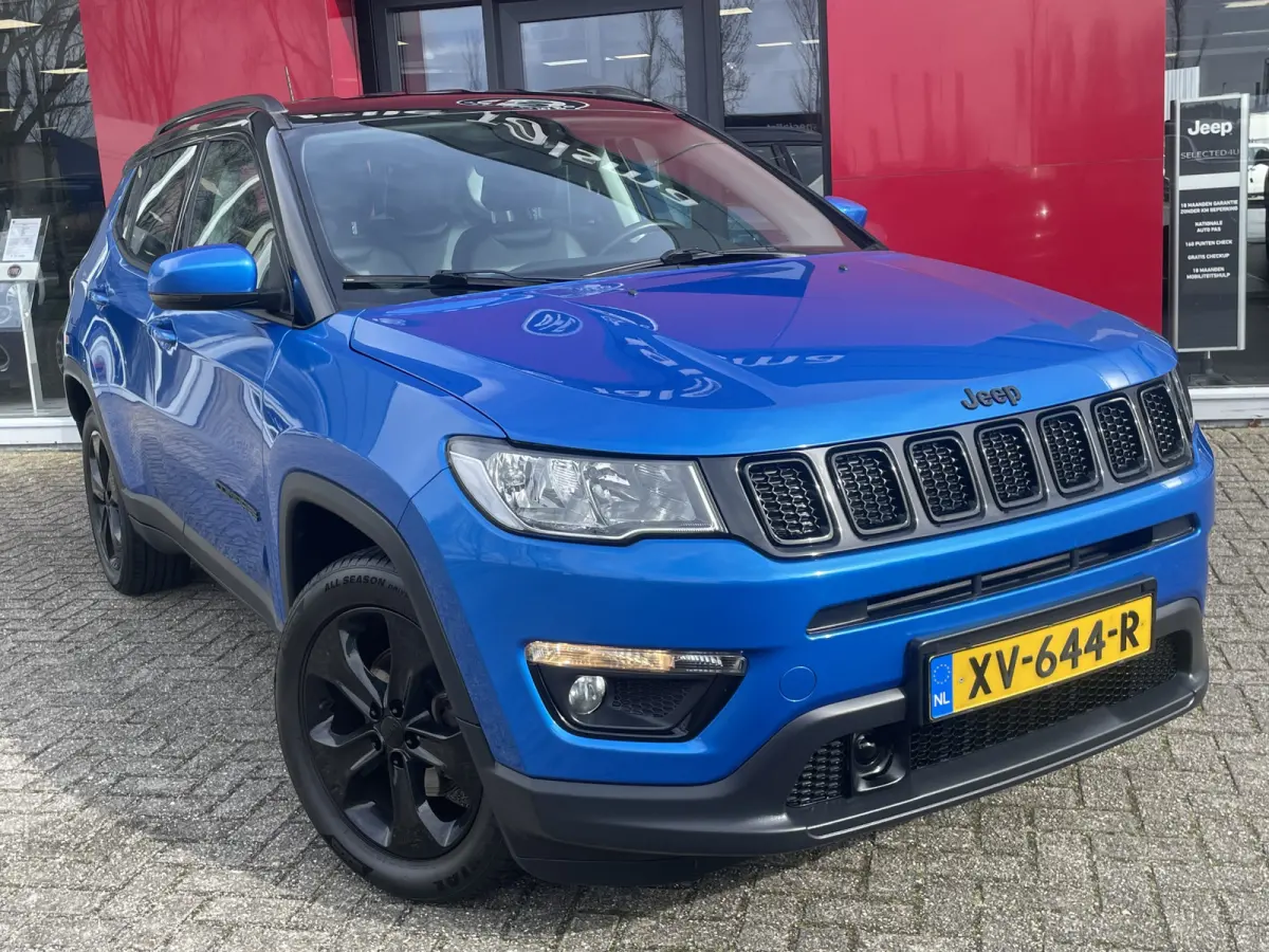 1.4 MultiAir Night Eagle | Blauw metallic met zwart dak | Zwarte velgen