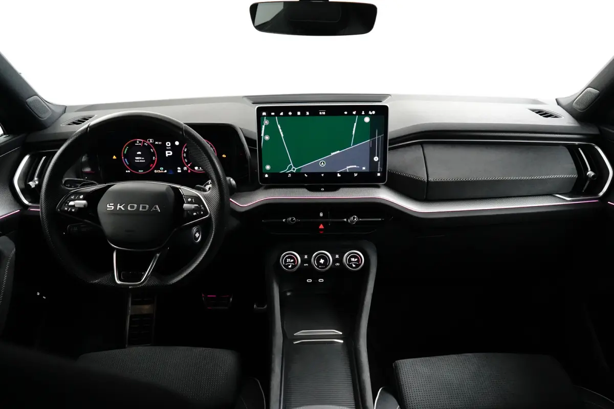 Skoda 1.5 TSI iV 204pk Sportline | Achteruitrijcamera | Dode-hoek detectie | Elektrische stoelen met geheugen | Elektrische achterklep | Stoelverwarming voor