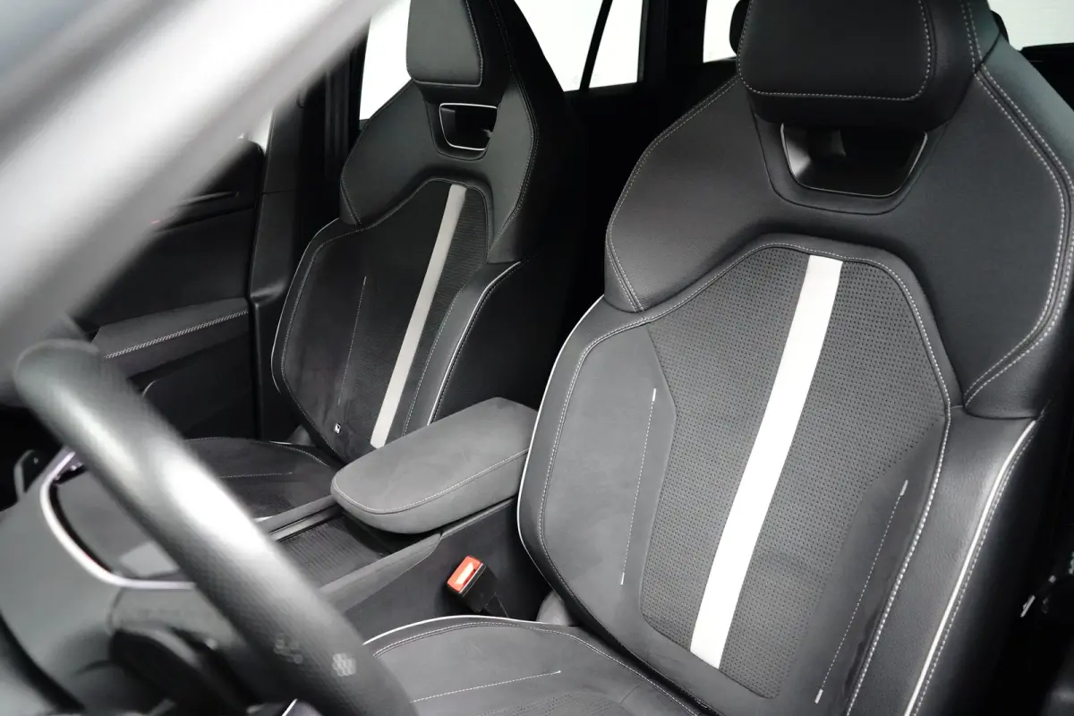 Skoda 1.5 TSI iV 204pk Sportline | Achteruitrijcamera | Dode-hoek detectie | Elektrische stoelen met geheugen | Elektrische achterklep | Stoelverwarming voor