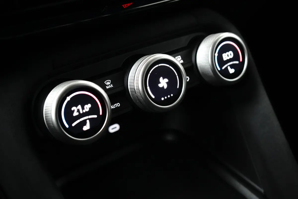 Skoda 1.5 TSI iV 204pk Sportline | Achteruitrijcamera | Dode-hoek detectie | Elektrische stoelen met geheugen | Elektrische achterklep | Stoelverwarming voor