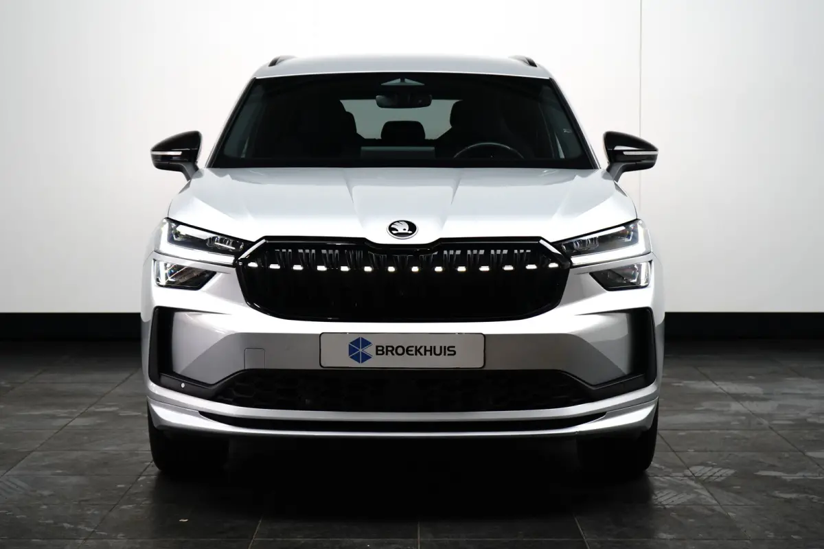 Skoda 1.5 TSI iV 204pk Sportline | Achteruitrijcamera | Dode-hoek detectie | Elektrische stoelen met geheugen | Elektrische achterklep | Stoelverwarming voor
