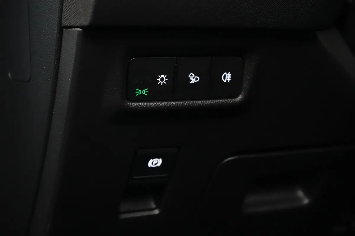 Skoda 1.5 TSI iV 204pk Sportline | Achteruitrijcamera | Dode-hoek detectie | Elektrische stoelen met geheugen | Elektrische achterklep | Stoelverwarming voor