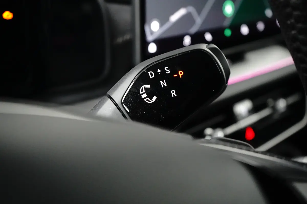 Skoda 1.5 TSI iV 204pk Sportline | Achteruitrijcamera | Dode-hoek detectie | Elektrische stoelen met geheugen | Elektrische achterklep | Stoelverwarming voor