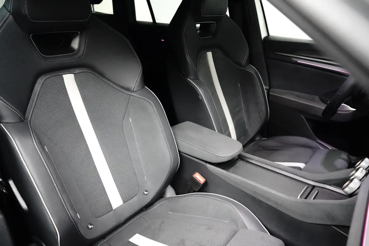 Skoda 1.5 TSI iV 204pk Sportline | Achteruitrijcamera | Dode-hoek detectie | Elektrische stoelen met geheugen | Elektrische achterklep | Stoelverwarming voor