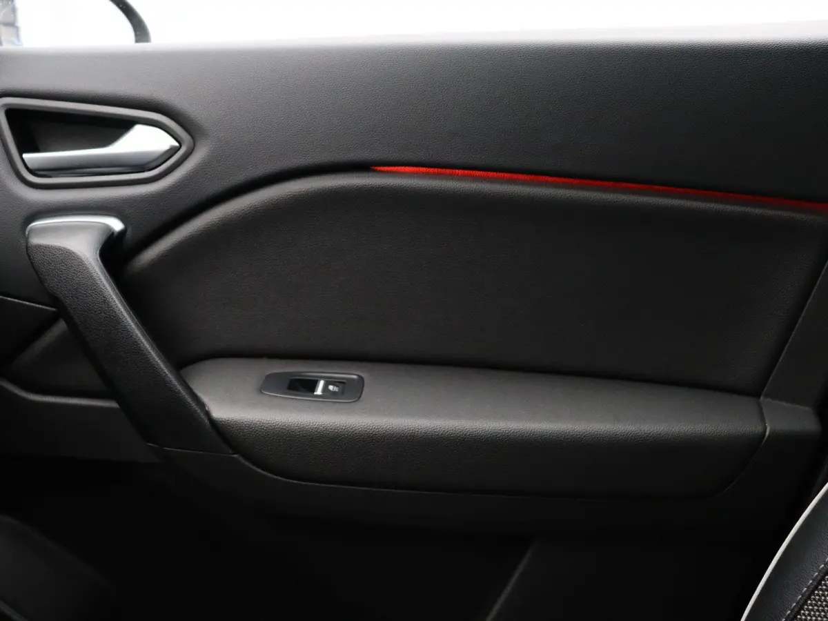 TCe 100pk Intens | Climate Control | Keyless entry en start | Parkeersensoren achter | Lichtmetalen velgen | Apple Carplay & Android Auto |
