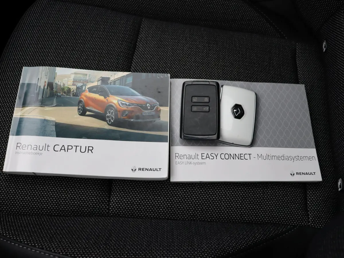 TCe 100pk Intens | Climate Control | Keyless entry en start | Parkeersensoren achter | Lichtmetalen velgen | Apple Carplay & Android Auto |