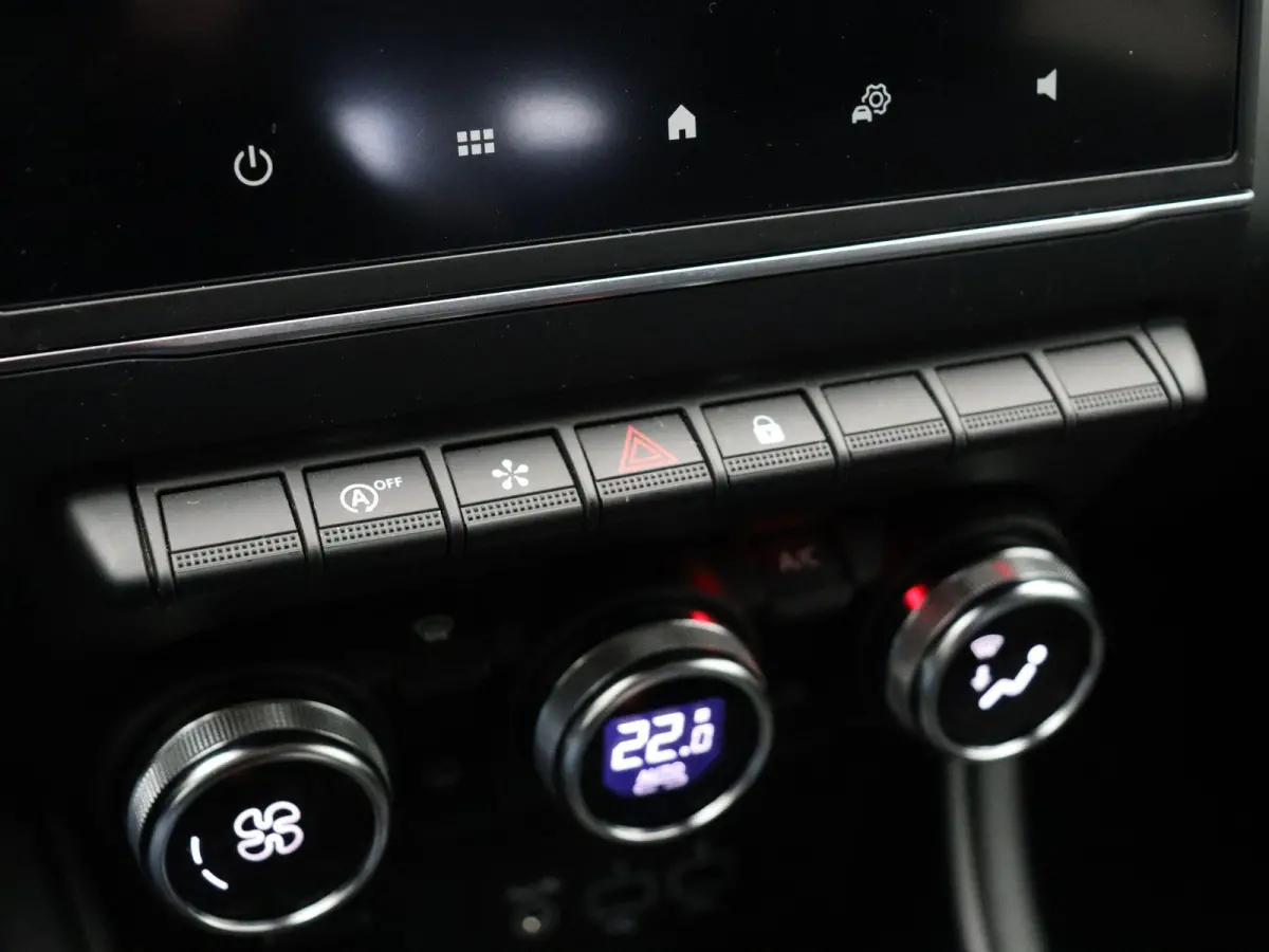 TCe 100pk Intens | Climate Control | Keyless entry en start | Parkeersensoren achter | Lichtmetalen velgen | Apple Carplay & Android Auto |