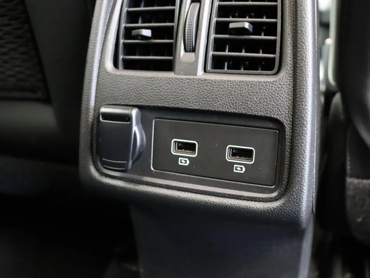 TCe 100pk Intens | Climate Control | Keyless entry en start | Parkeersensoren achter | Lichtmetalen velgen | Apple Carplay & Android Auto |