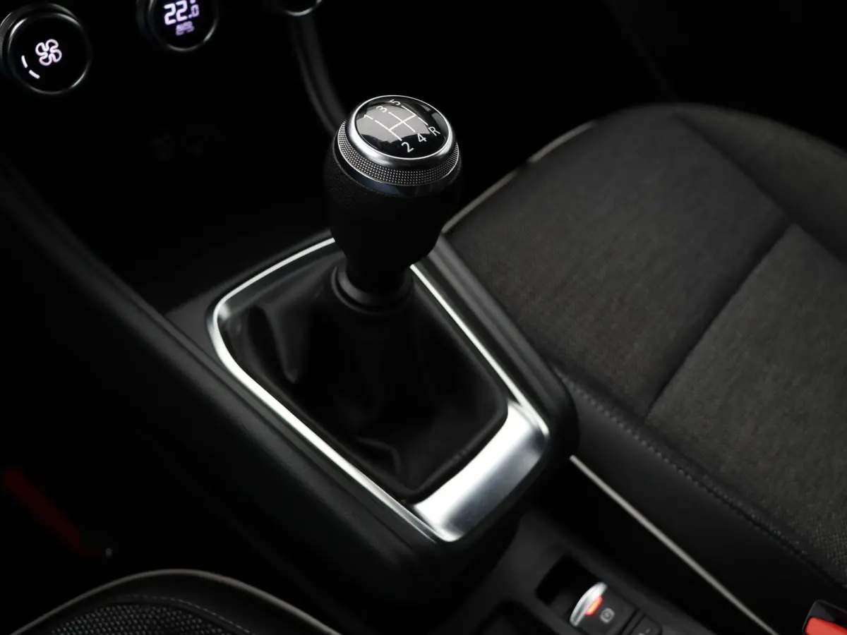 TCe 100pk Intens | Climate Control | Keyless entry en start | Parkeersensoren achter | Lichtmetalen velgen | Apple Carplay & Android Auto |