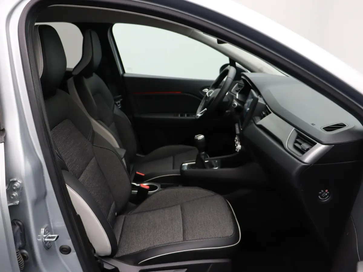 TCe 100pk Intens | Climate Control | Keyless entry en start | Parkeersensoren achter | Lichtmetalen velgen | Apple Carplay & Android Auto |