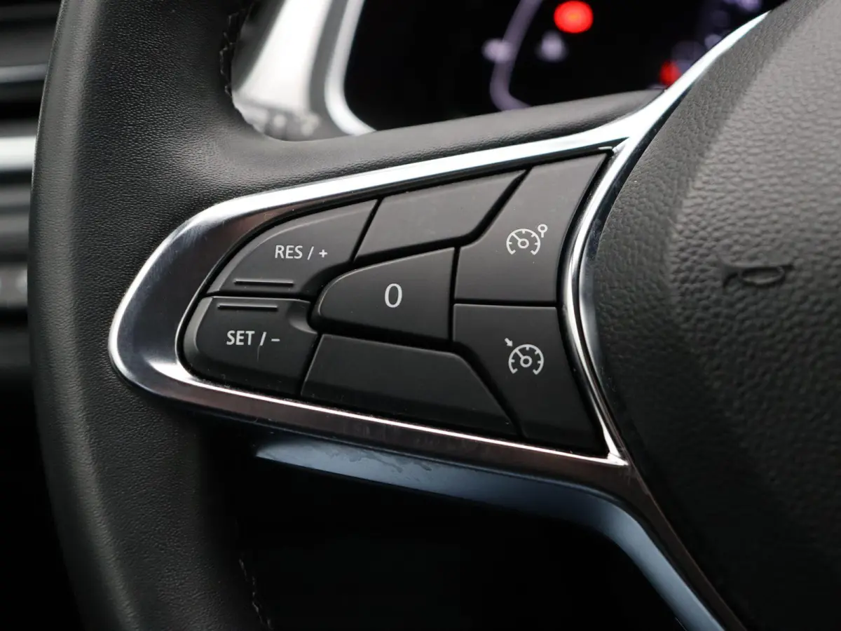 TCe 100pk Intens | Climate Control | Keyless entry en start | Parkeersensoren achter | Lichtmetalen velgen | Apple Carplay & Android Auto |