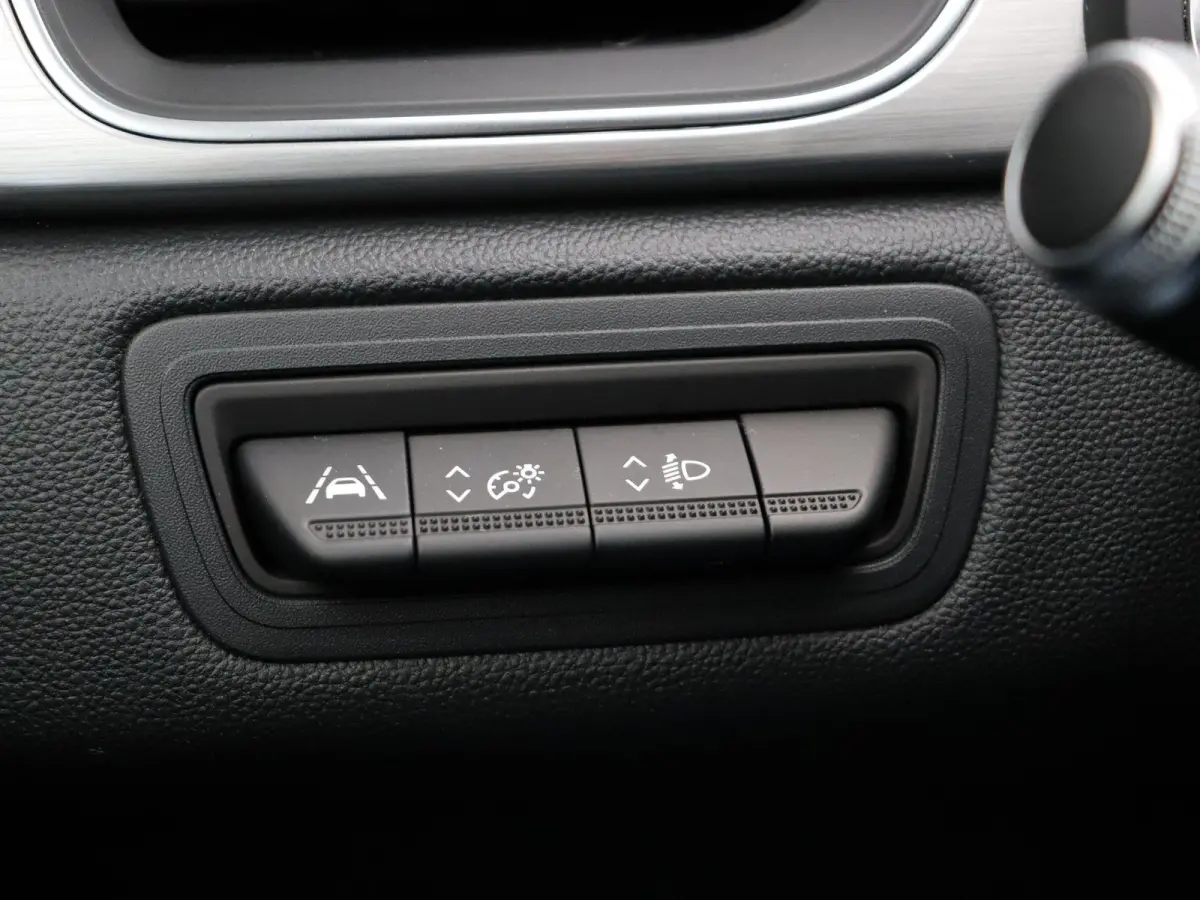 TCe 100pk Intens | Climate Control | Keyless entry en start | Parkeersensoren achter | Lichtmetalen velgen | Apple Carplay & Android Auto |