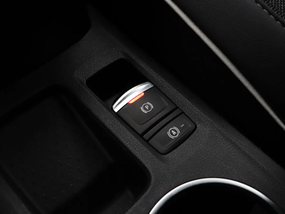 TCe 100pk Intens | Climate Control | Keyless entry en start | Parkeersensoren achter | Lichtmetalen velgen | Apple Carplay & Android Auto |