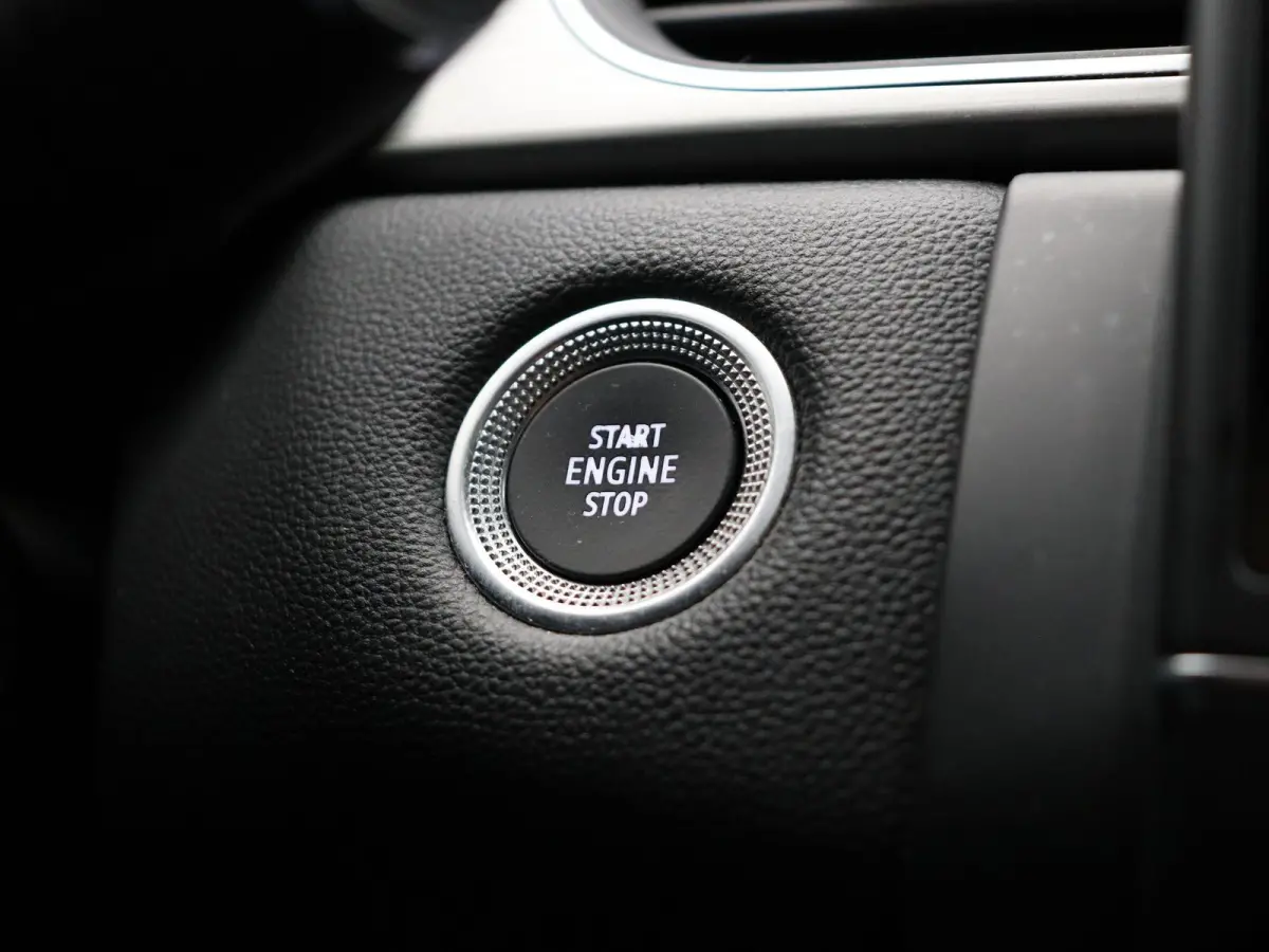 TCe 100pk Intens | Climate Control | Keyless entry en start | Parkeersensoren achter | Lichtmetalen velgen | Apple Carplay & Android Auto |