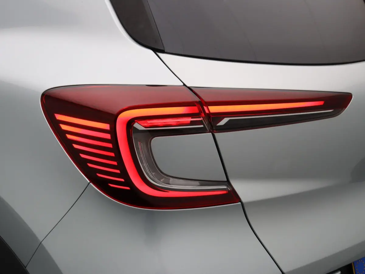 TCe 100pk Intens | Climate Control | Keyless entry en start | Parkeersensoren achter | Lichtmetalen velgen | Apple Carplay & Android Auto |