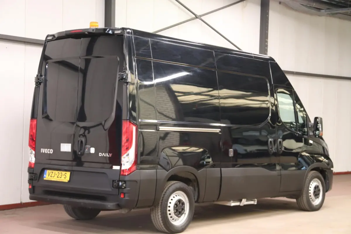 35S16V 2.3 L2H2 160PK 3500 KG TREKVERMOGEN EURO 6 Iveco Daily 35S16V 2.3 L2H2 160 PK 3500 KG TREKVERMOGEN EURO 6