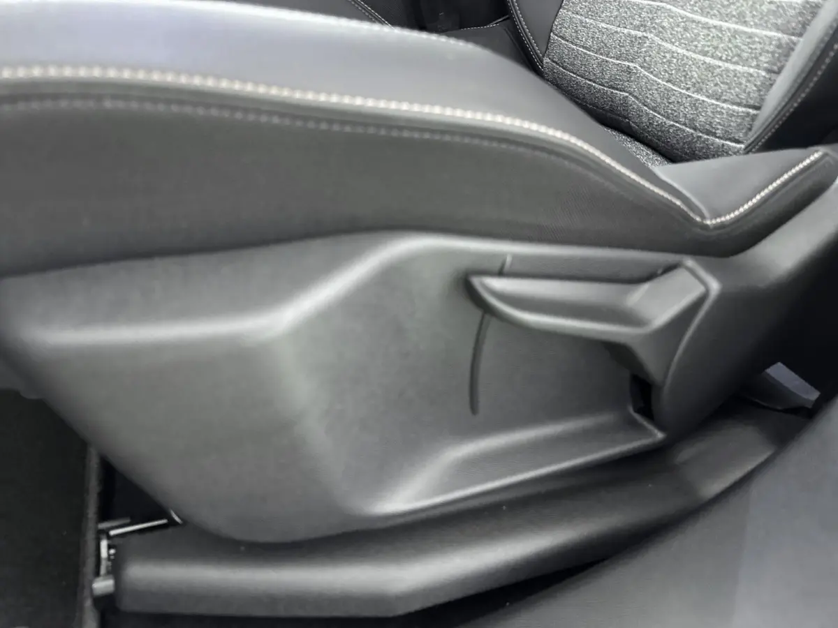 Allure Avantage 210pk 73 kWh | Accu 97% | Trekhaak | Navigatie | Draadloos Carplay | Warmtepomp | Camera |