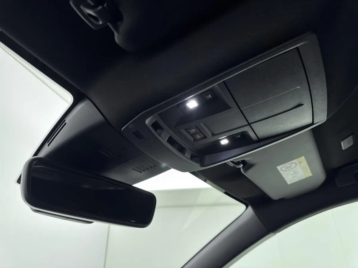 Allure Avantage 210pk 73 kWh | Accu 97% | Trekhaak | Navigatie | Draadloos Carplay | Warmtepomp | Camera |