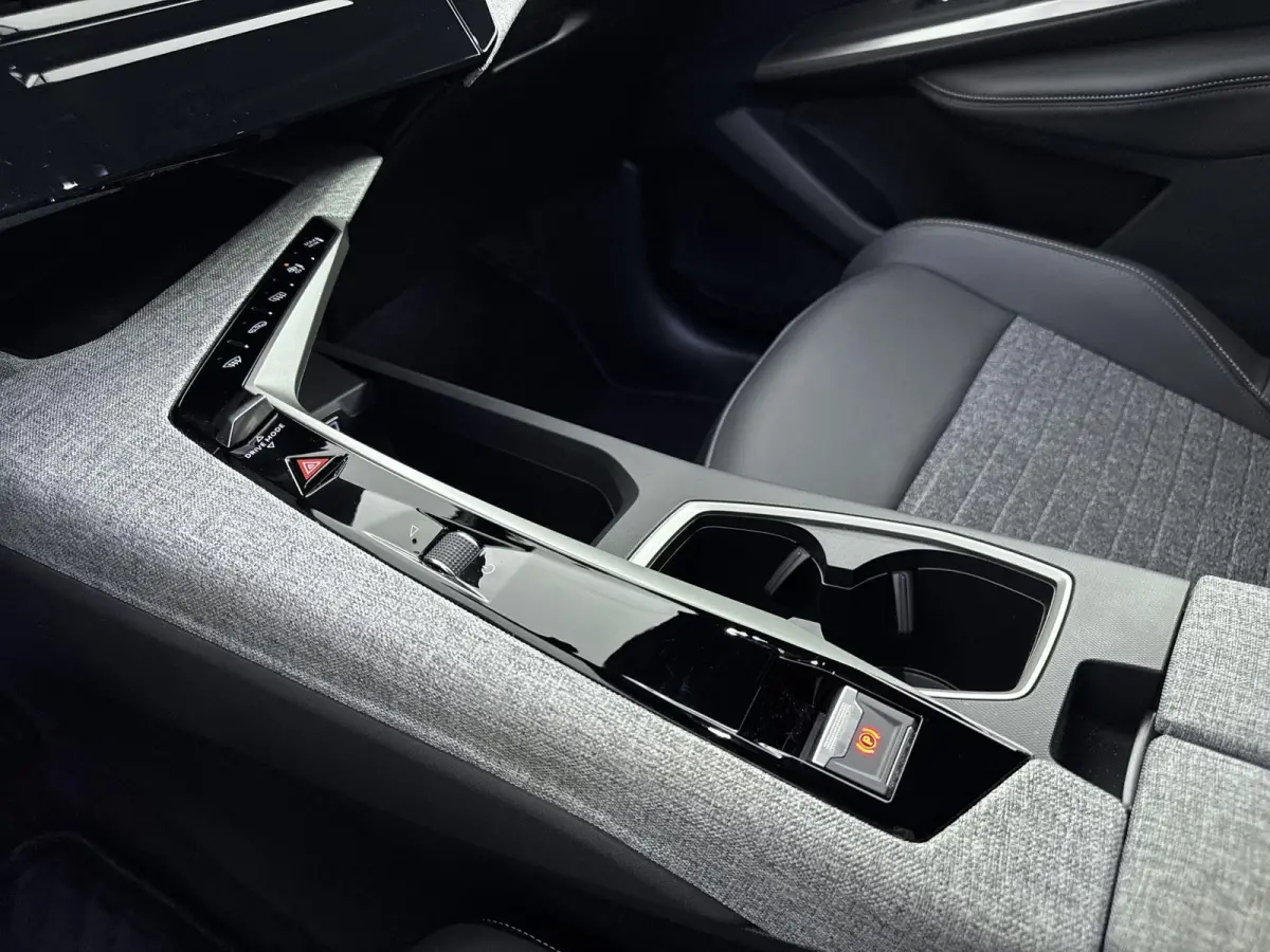 Allure Avantage 210pk 73 kWh | Accu 97% | Trekhaak | Navigatie | Draadloos Carplay | Warmtepomp | Camera |