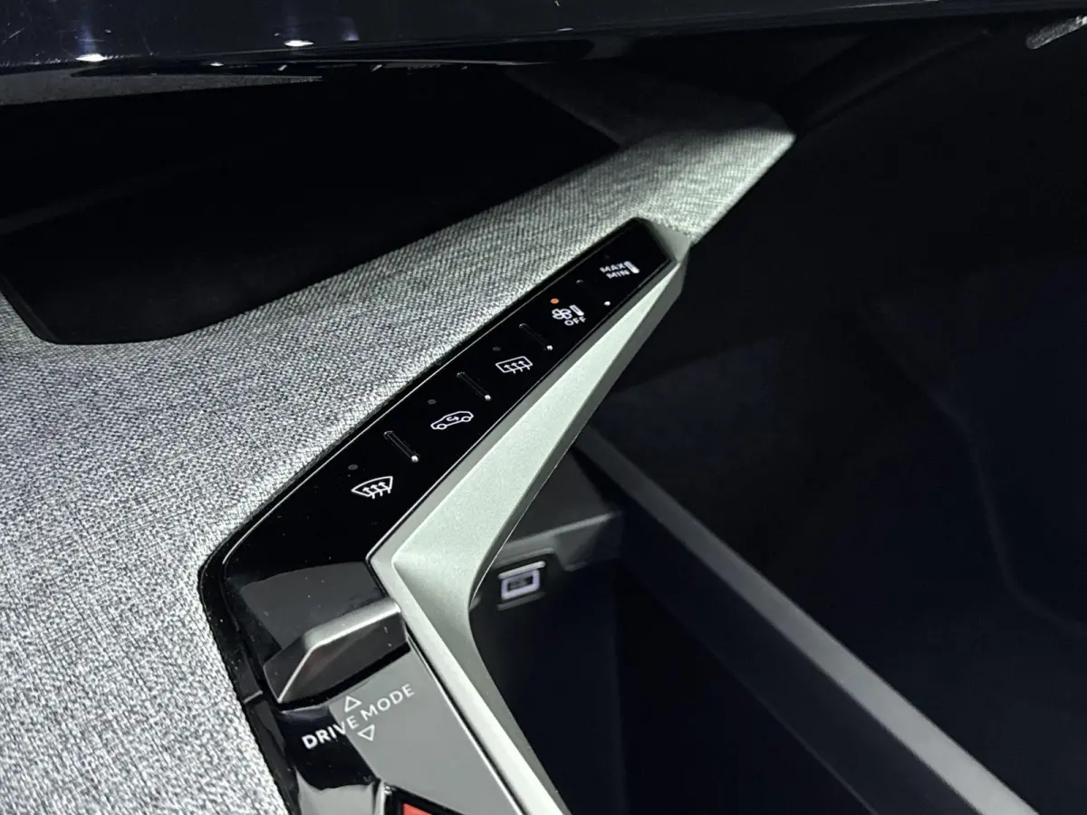 Allure Avantage 210pk 73 kWh | Accu 97% | Trekhaak | Navigatie | Draadloos Carplay | Warmtepomp | Camera |