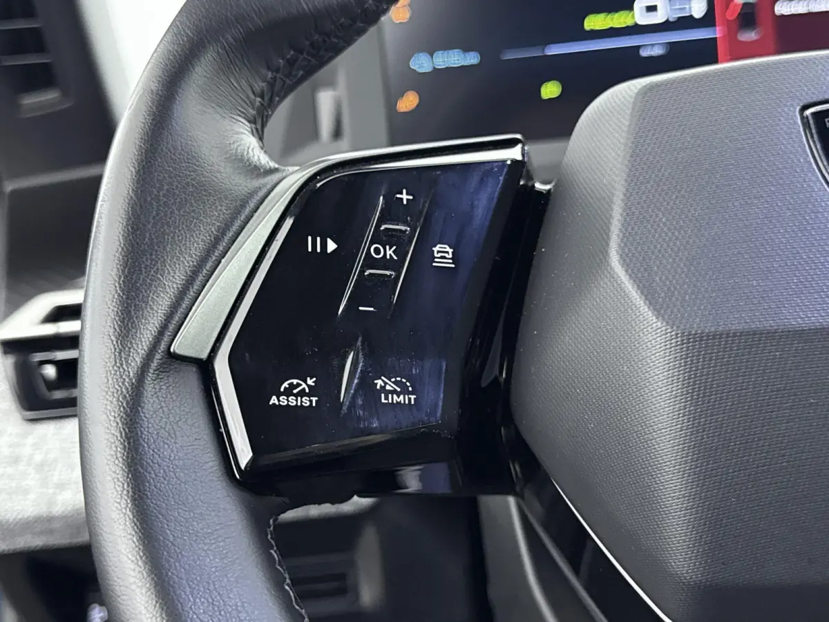 Allure Avantage 210pk 73 kWh | Accu 97% | Trekhaak | Navigatie | Draadloos Carplay | Warmtepomp | Camera |