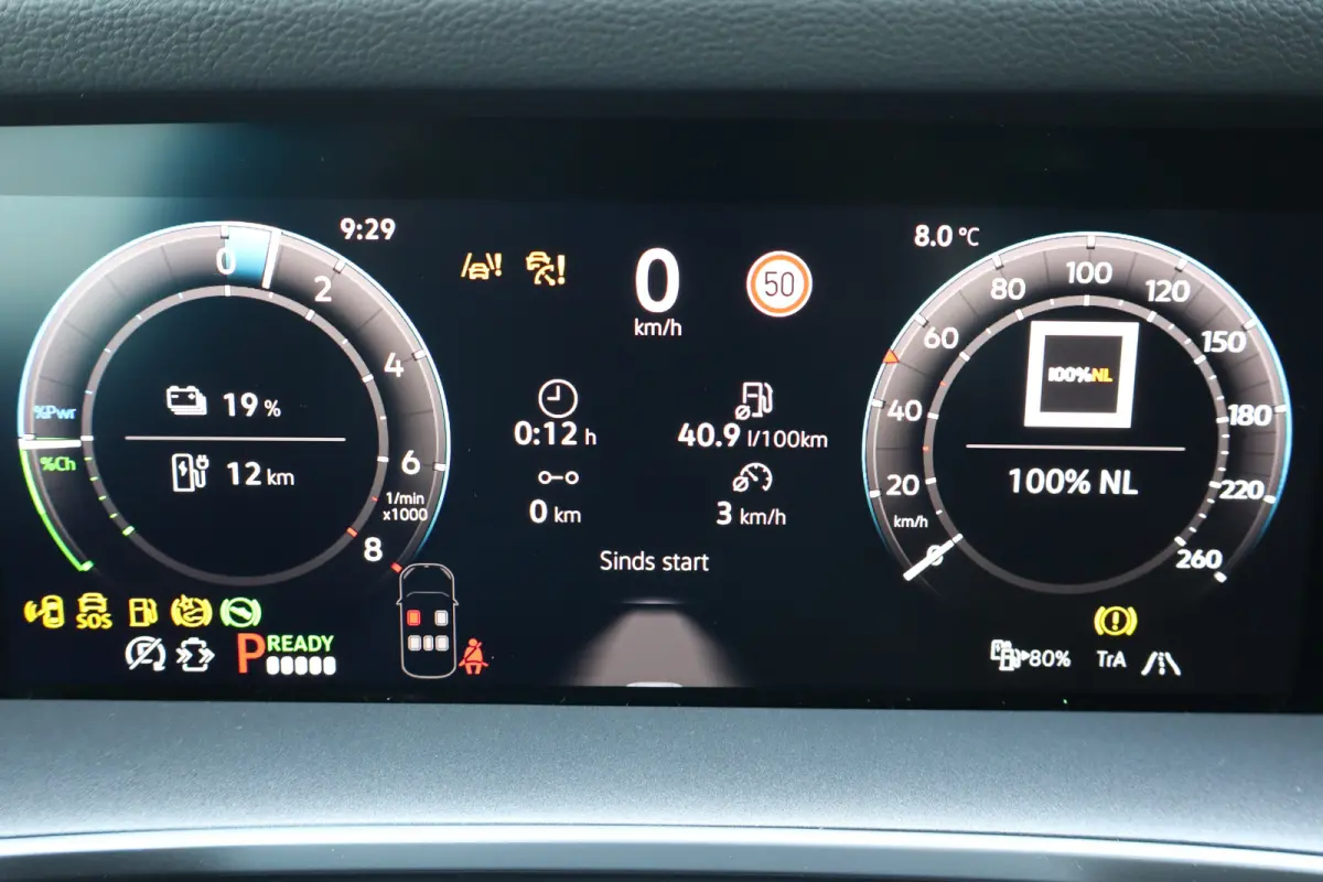 Life Edition | Trekhaak | 'App-Connect' draadloze smartphone integratie | Automatische afstandsregeling (Adaptive Cruise Control) | Buitenspiegels elektrisch instel-, verwarm- en inklapbaar
