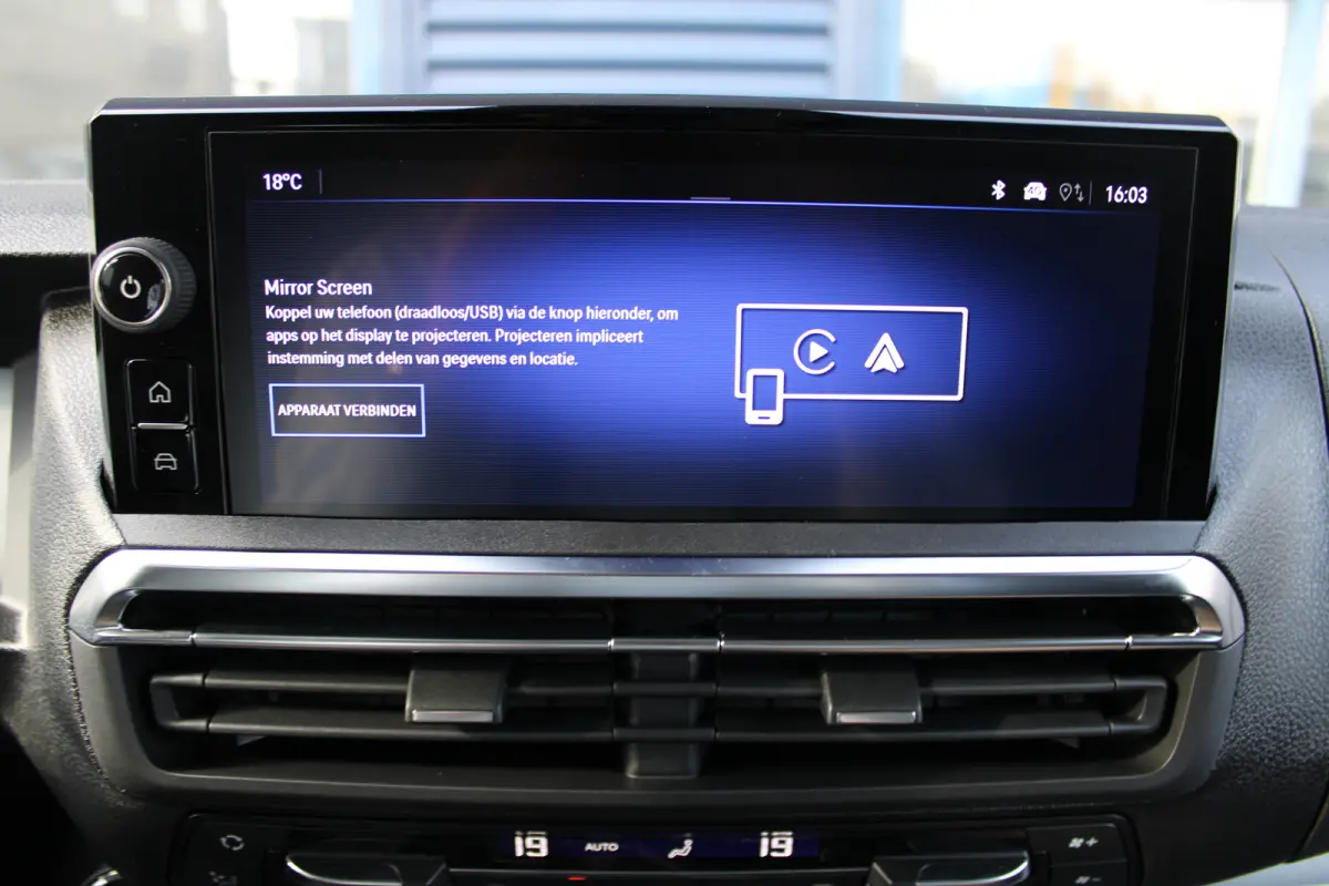 STX L3 75 kWh 136 PK | 8 JAAR GARANTIE | LEDER | CAMERA | BETIMMERING | STOEL + STUUR VERWARMING | DRAADLOOS CARPLAY | VOORRAADVOORDEEL !