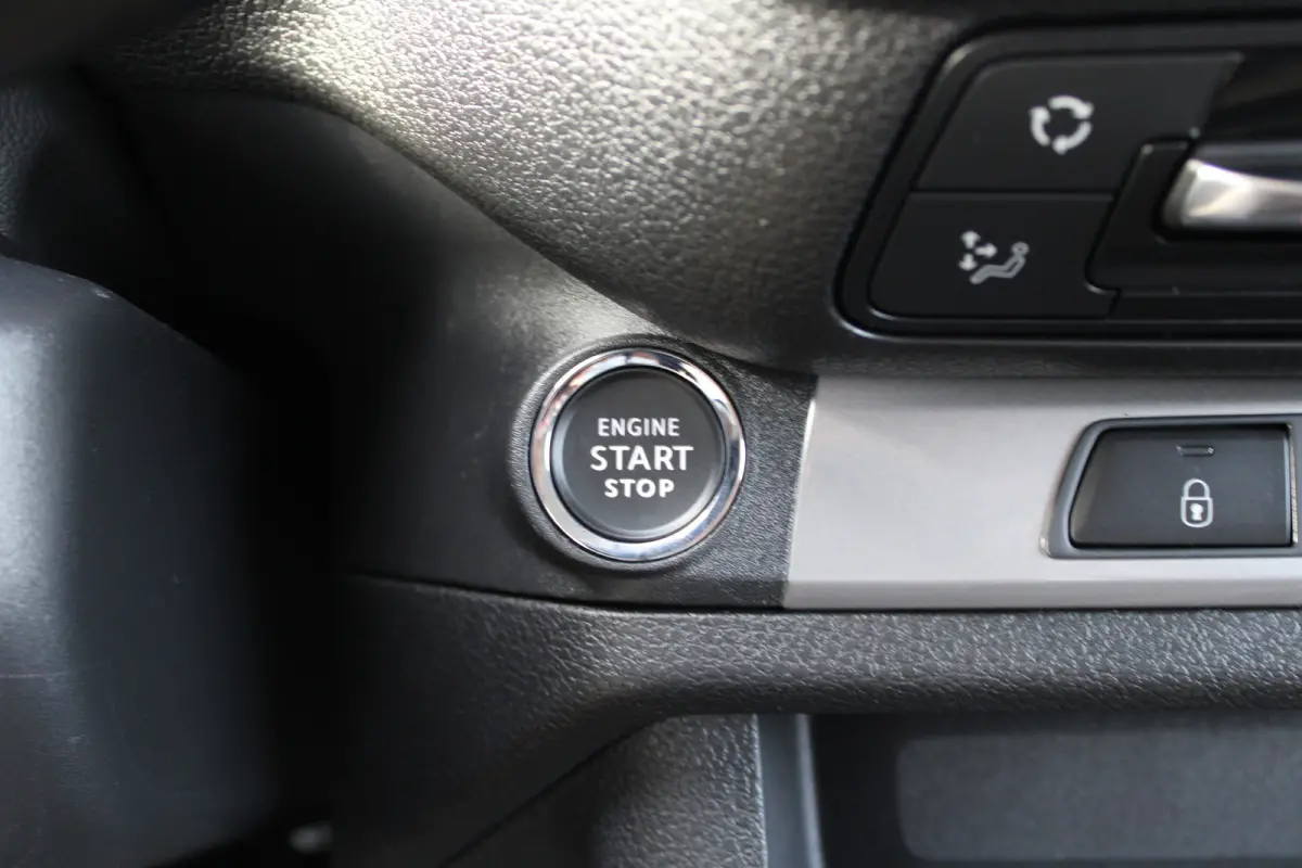 STX L3 75 kWh 136 PK | 8 JAAR GARANTIE | LEDER | CAMERA | BETIMMERING | STOEL + STUUR VERWARMING | DRAADLOOS CARPLAY | VOORRAADVOORDEEL !