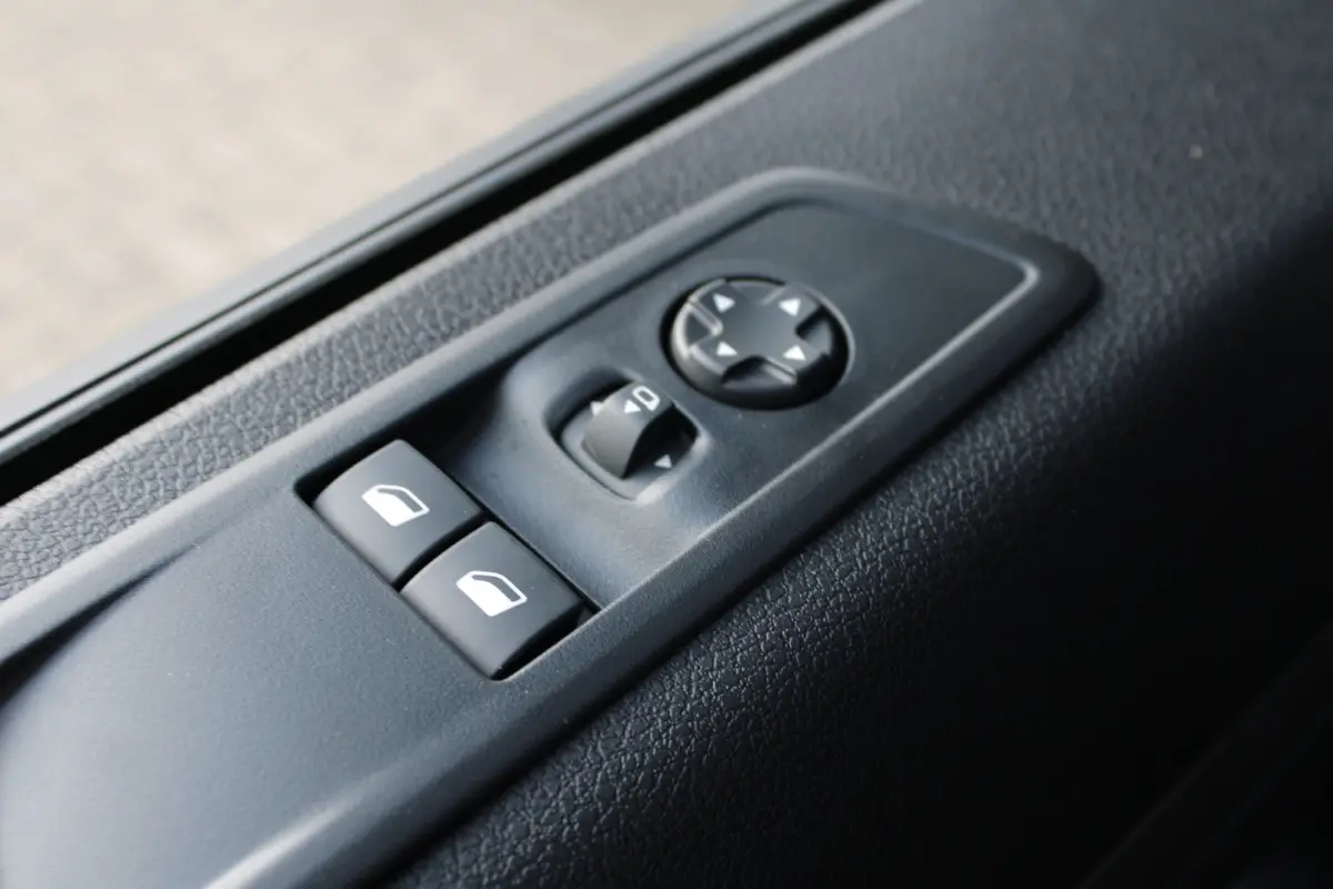 STX L3 75 kWh 136 PK | 8 JAAR GARANTIE | LEDER | CAMERA | BETIMMERING | STOEL + STUUR VERWARMING | DRAADLOOS CARPLAY | VOORRAADVOORDEEL !