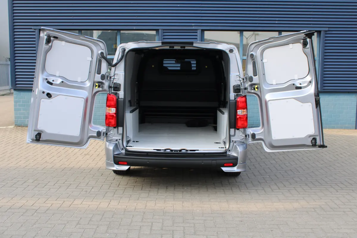STX L3 75 kWh 136 PK | 8 JAAR GARANTIE | LEDER | CAMERA | BETIMMERING | STOEL + STUUR VERWARMING | DRAADLOOS CARPLAY | VOORRAADVOORDEEL !