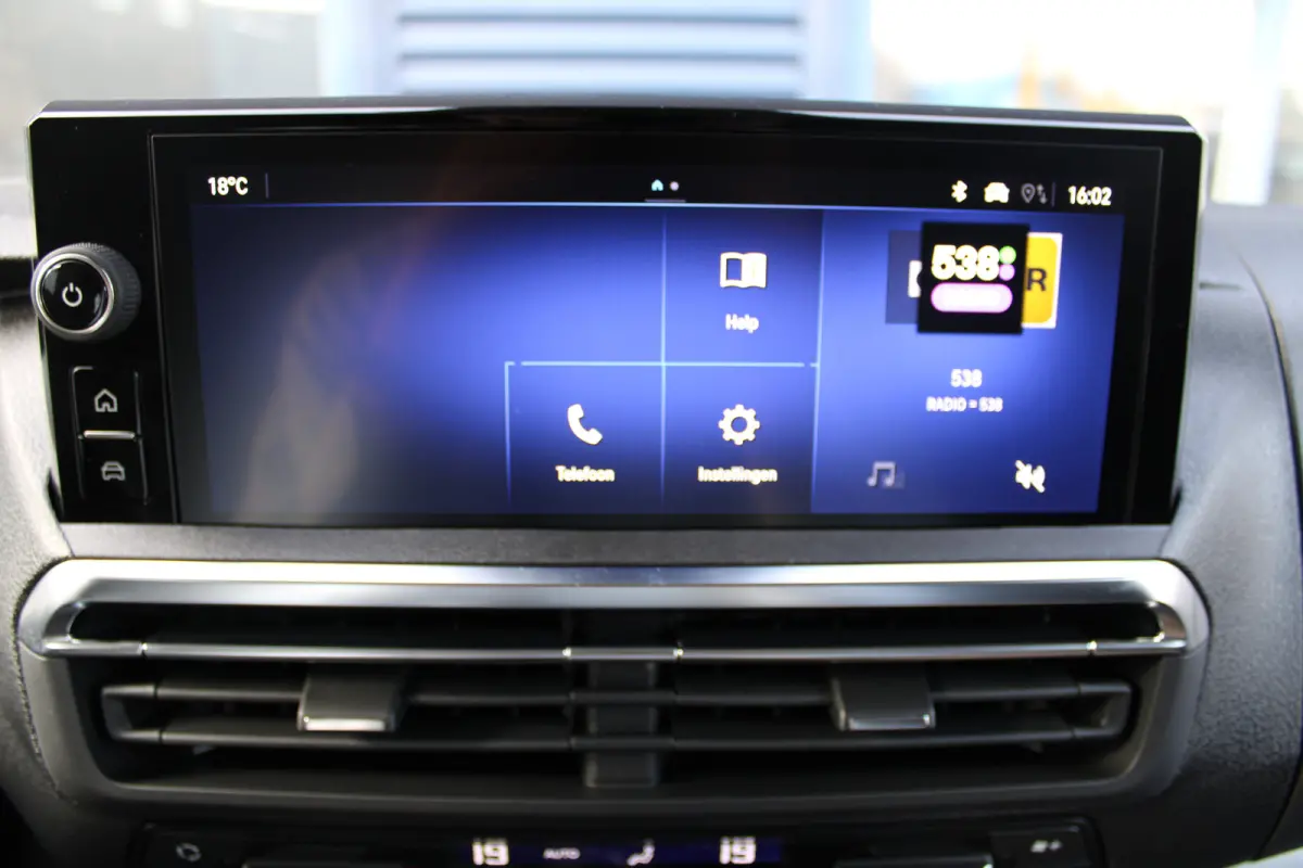 STX L3 75 kWh 136 PK | 8 JAAR GARANTIE | LEDER | CAMERA | BETIMMERING | STOEL + STUUR VERWARMING | DRAADLOOS CARPLAY | VOORRAADVOORDEEL !