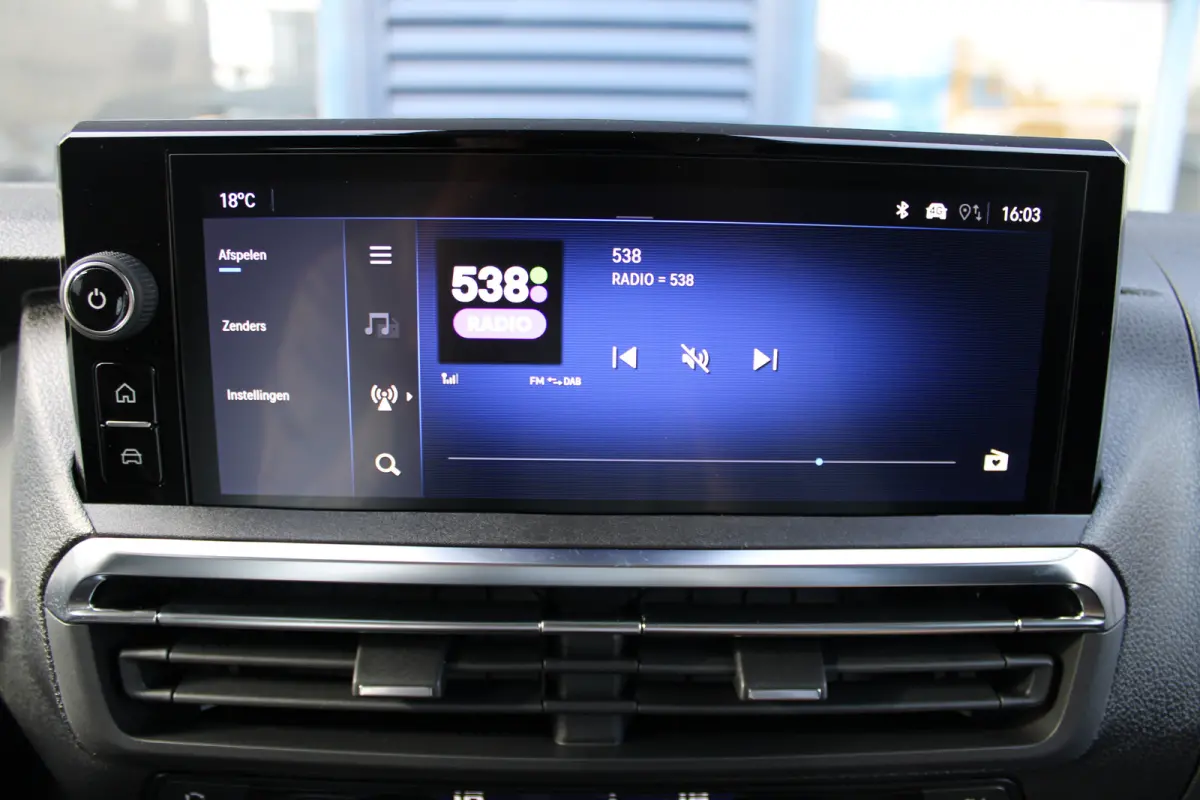 STX L3 75 kWh 136 PK | 8 JAAR GARANTIE | LEDER | CAMERA | BETIMMERING | STOEL + STUUR VERWARMING | DRAADLOOS CARPLAY | VOORRAADVOORDEEL !