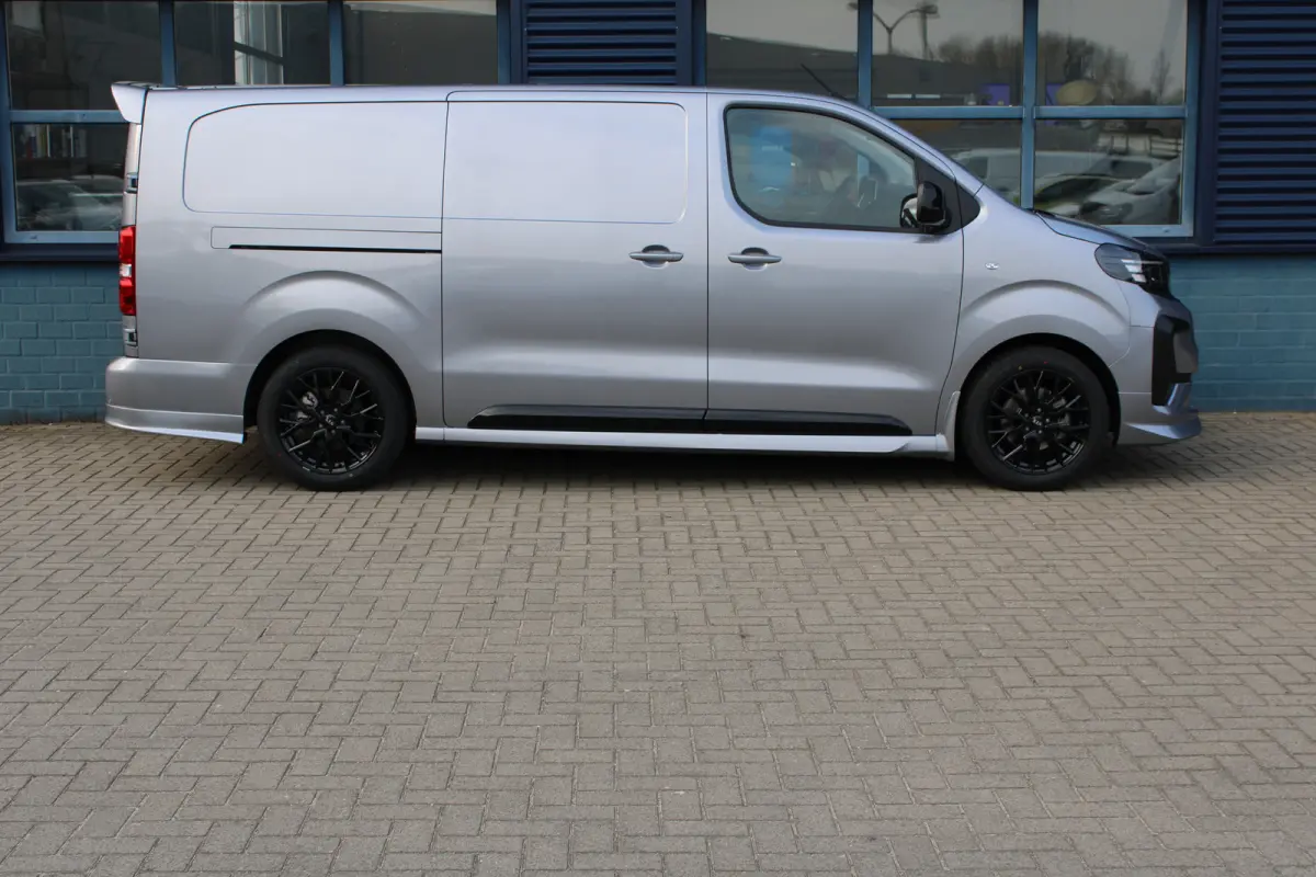 STX L3 75 kWh 136 PK | 8 JAAR GARANTIE | LEDER | CAMERA | BETIMMERING | STOEL + STUUR VERWARMING | DRAADLOOS CARPLAY | VOORRAADVOORDEEL !